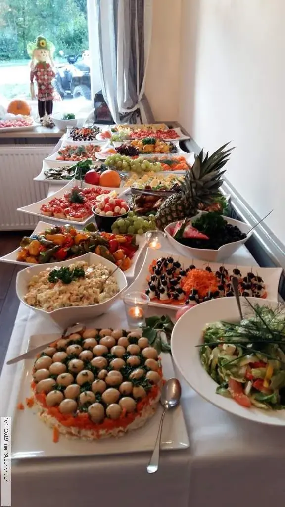 Kaltes Buffet am Fenster